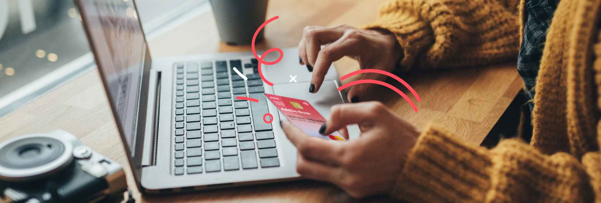 KV_desktop_addiko debit mastercard Dekle uporablja spletno plačevanje