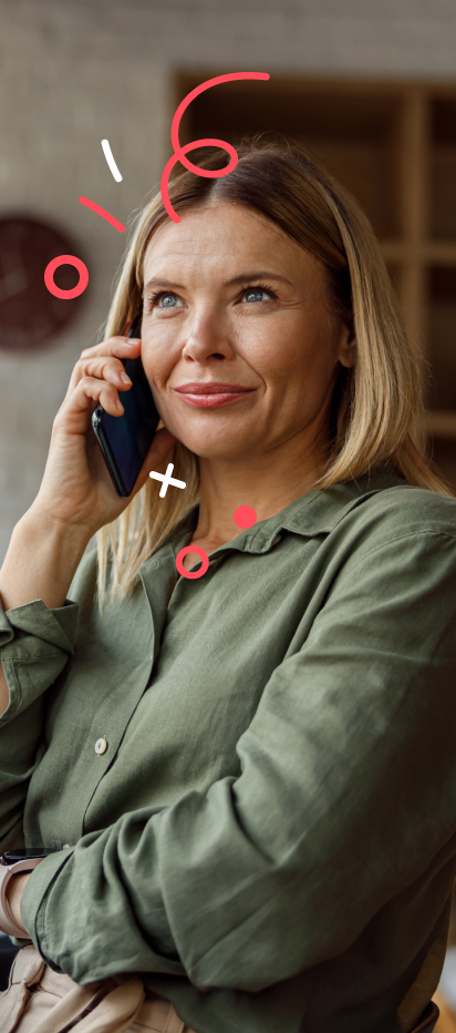Dekle se po telefonu pogovarja o posojilih